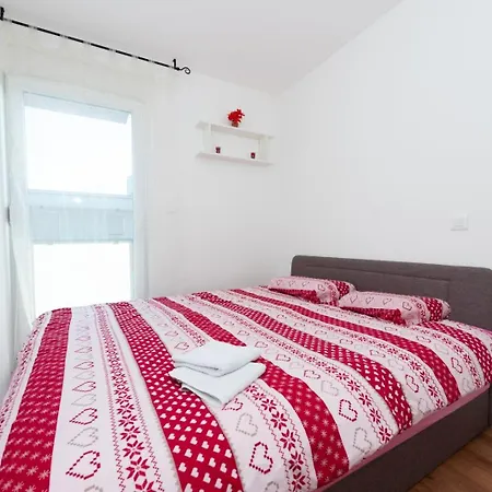 Ll Apartment Split