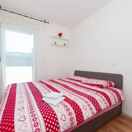 Ll Apartment Split